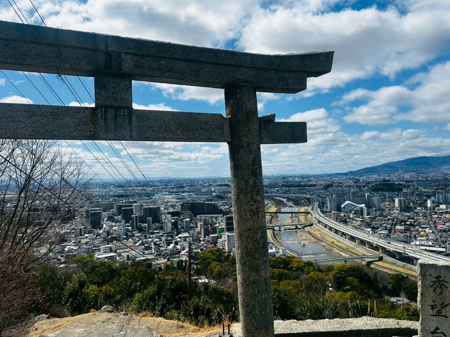 鳥居越しのパノラマ